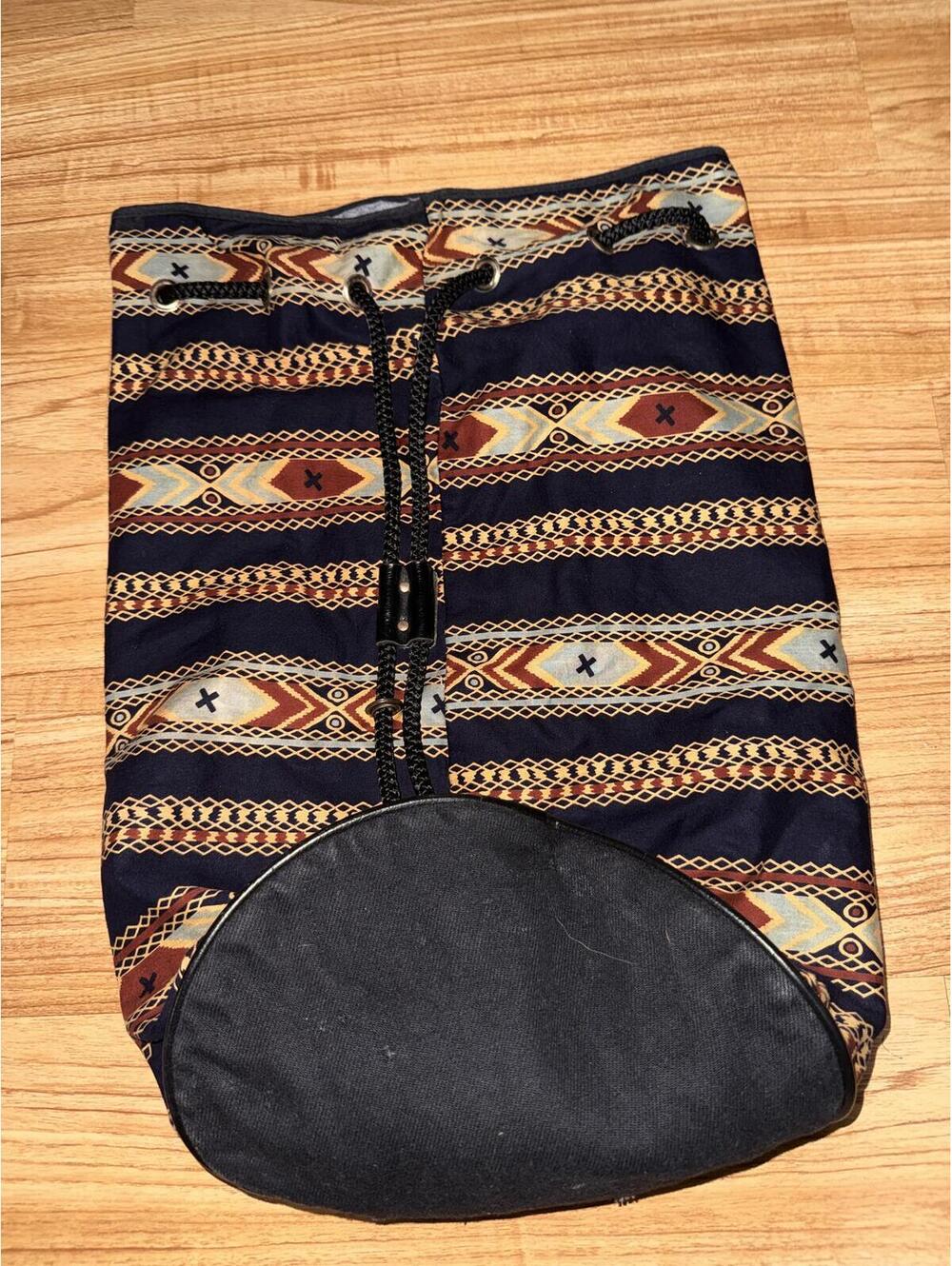 Vintage Patterned Drawstring Backpack Bag - Picture 3 of 4